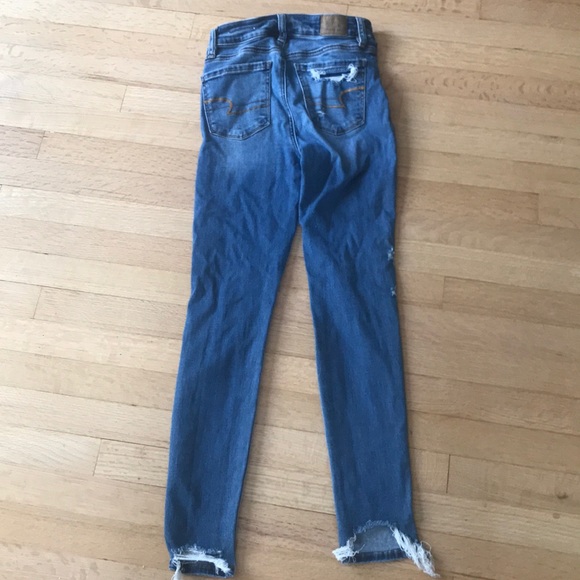 AE jeans a little worn out but not stained - Picture 2 of 3